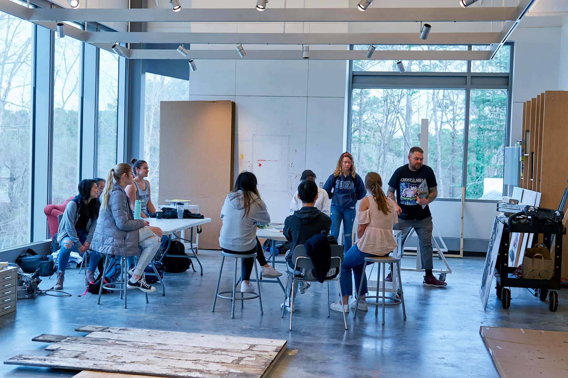 students gathered in the painting studio with Felix Arnold