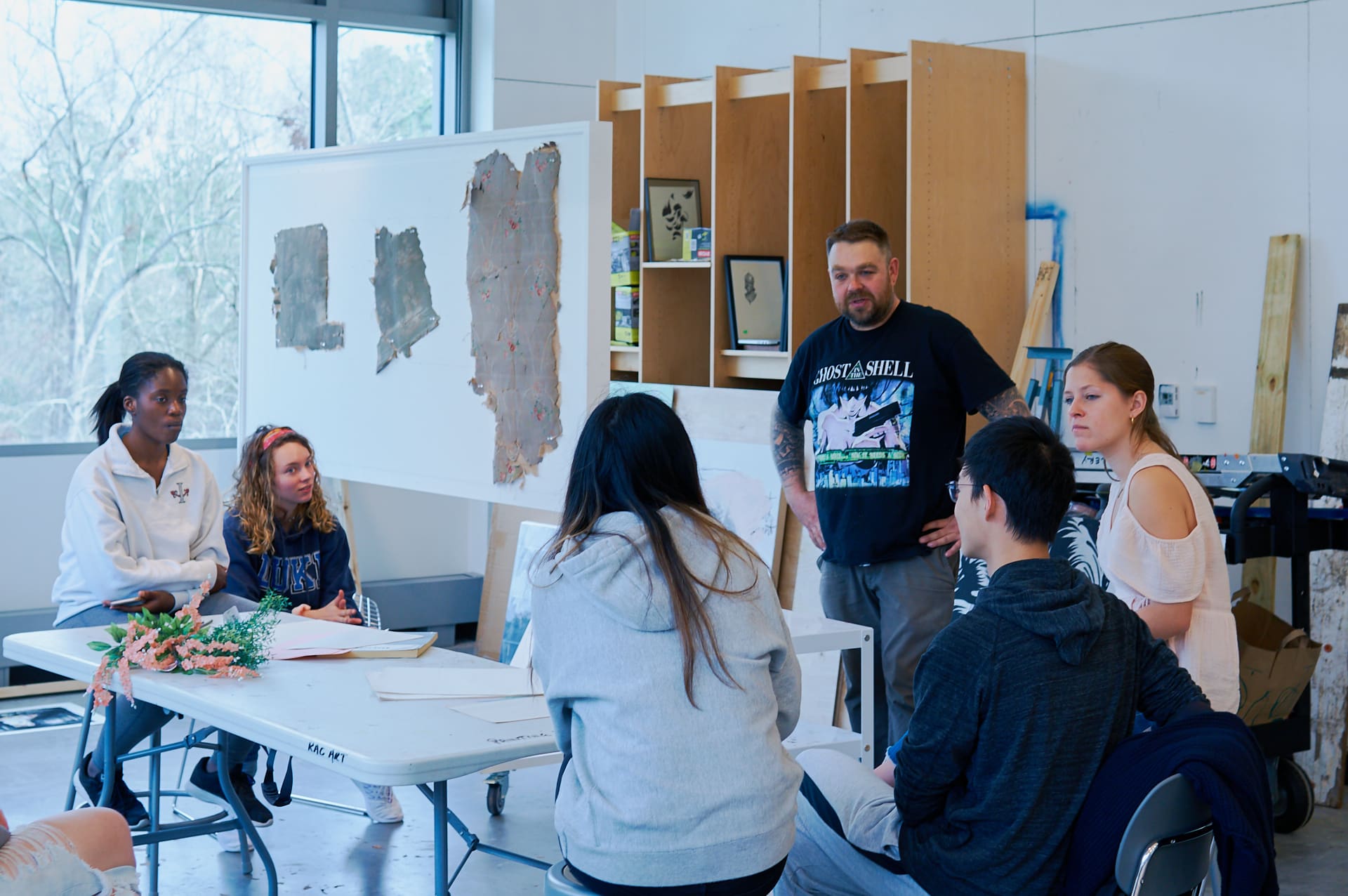 Felix Arnold leading a discussion with student artists in Ruby painting studio